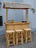 Bar mit Barhockern aus Bambus