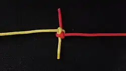 Fest zugezogen. Ansicht der Rückseite