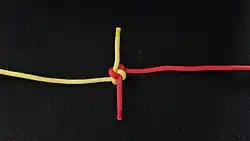 Fest zugezogen. Ansicht der Vorderseite