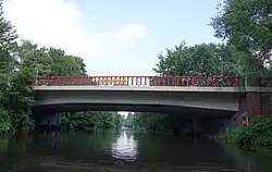 Barmbeker Straßenbrücke, im Hintergrund die Wiesendammbrücke