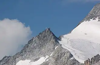 Barmer Spitze mit Gipfelkreuz gesehen vom Fenneregg