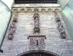 Detail der Skulpturen an der vorderen Seite