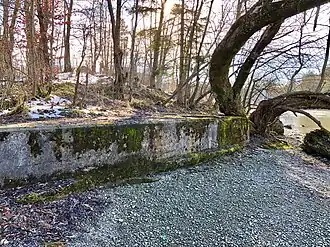Fundament der ehemaligen Transportbrücke aus der Bauzeit