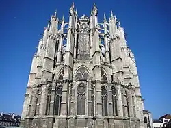 Der Chor von Osten mit Stützpfeilern