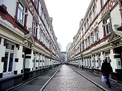 Sternschanze, Bezirk Altona; Gründerzeitbebauung mit nur 3&nbsp;Geschossen (hinten 5 Geschosse)