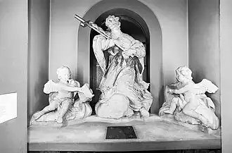 Skulpturengruppe der barocken Kirchenfassade