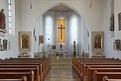 Altar mit Chor in der Kirche