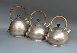 Modell in drei Größen: 1,25&nbsp;l, 1,0&nbsp;l und 0,75&nbsp;l Fassungsvermögen