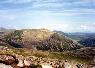 Der Beinn Mheadhoin, Blick vom Gipfel des Derry Cairngorm.