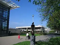 UCD Belfield Campus, Blick auf das Verwaltungsgebäude mit Restaurant.