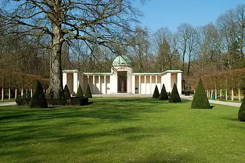 Königin-Astrid-Gedenkstätte in Laeken Mémorial Reine Astrid (Architekt Paul Bonduelle, 1938)