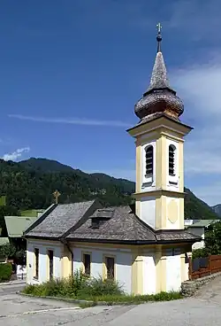 Hilgerkapelle: li. von Südwesten (2017), re.(2012)