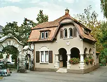 Eingang zum Bergfriedhof