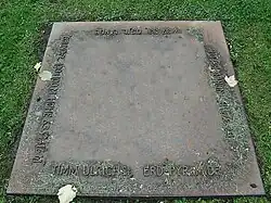 Abdeckung (Unterseite) der „Erdpyramide“ von Timm&nbsp;Ulrichs