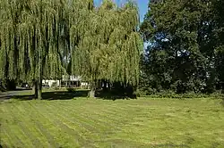 Eingangsbereich zum Naturfreibad in Heil