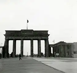 Das Brandenburger Tor ohne Quadriga, um 1953