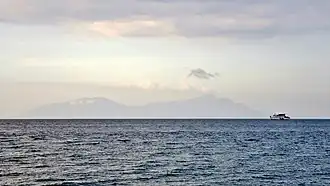 Die Berlin Nakroma vor der Insel Atauro