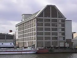 Viktoriaspeicher I an der Spree in Berlin