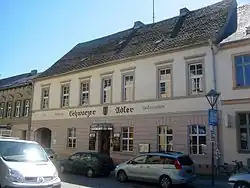 Schwarzer Adler in der Berliner Straße