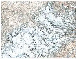 Im Osten der Berner Alpen liegen u.&nbsp;a. der Gauligletscher, der Unteraar- und der Oberaargletscher. Am weitesten nach Norden dringt der Rosenlauigletscher vor.