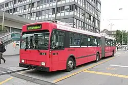 Ein älterer Gelenktrolleybus