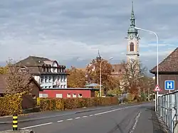 Schulhaus und Kirche