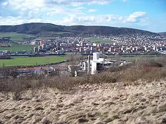 Blick vom Kosov über Beroun zum Děd