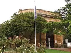 Der Eingang ins Gefängnisgebäude des Berrima-Internierungslagers