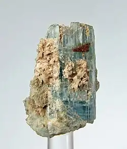 Bertrandit auf Aquamarin vom Mount Antero, Chaffee County, Colorado, USA (Größe: 2,6&nbsp;cm&nbsp;1,7&nbsp;cm&nbsp;1,3&nbsp;cm)