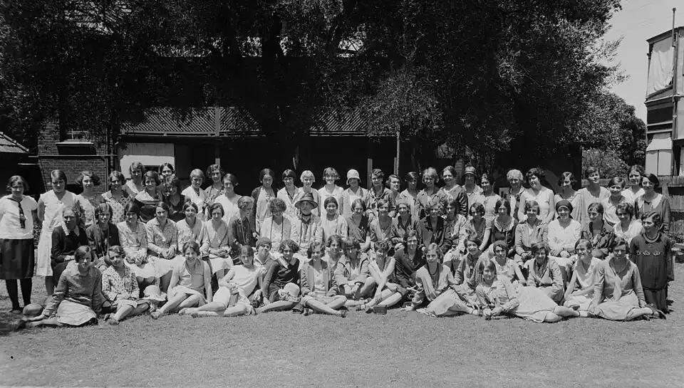 Treffen der Young Women’s Christian Association in Perth, Januar 1930 (Rischbieth in der Mitte, mit Brille)