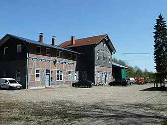 Ehemaliges Bahnhofsgebäude im Jahr 2012