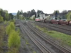 Bahnhof Kirchenlaibach: nach links die zweigleisige Strecke nach Schnabelwaid, rechts eingleisig nach Bayreuth
