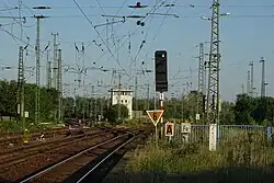 Verzweigung zweier Bahnstrecken im Trennungsbahnhof Neukieritzsch