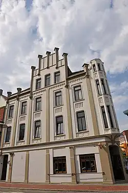 Nr. 38: Wohn- und Geschäftshaus von 1869