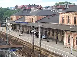 Ausblick aus einer Überführung auf den Bahnhof