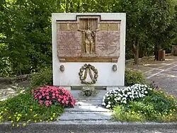 Gedenkstein in Biacesa für die bei den Kämpfen um die Rocchetta gefallenen Soldaten der Finanzwache