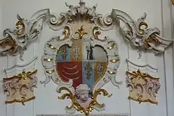 Stuckkartusche mit dem Wappen der Familie Fugger von Kirchberg und Weißenhorn