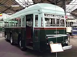 Zweirichtungsoberleitungsbus im Transportmuseum Liège