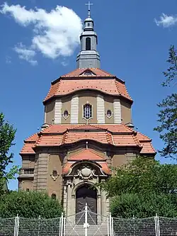 Ansicht der Kirche von der Bahnhofstraße aus