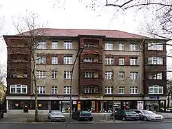 Mietshaus mit Ladenzeile und Großgarage, Bismarckstraße 72/73, Berlin-Steglitz