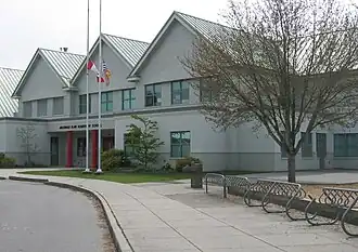 Kleiderbügelparker in Dreiecksform