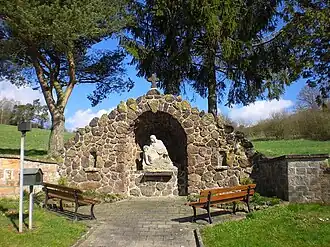 Die Pietà in einer Grotte