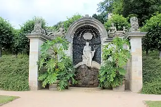 Neptungrotte am oberen Ende der Wasserachse