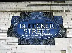 Fayence-Relief im U-Bahnhof Bleecker Street