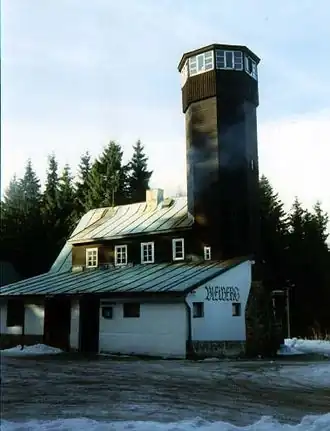 Gaststätte mit Aussichtsturm auf dem Olověný vrch