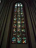 Eines der berühmten Bleiglasfenster der Marienkirche