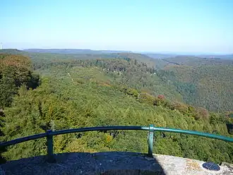 Der Weißenberg als Berg mit relativ hoher Dominanz und geringer Schartenhöhe: Blick vom Luitpoldturm nach Norden