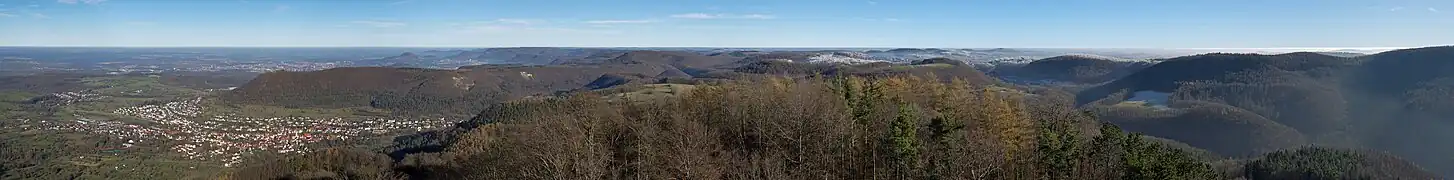 Blick über die Schwäbische Alb vom Aussichtsturm auf dem Roßberg mit Blick nach Osten