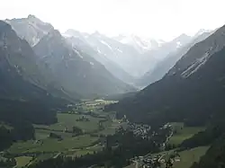 Blick von Aussichtsplattform „Adlerblick“ auf Talende