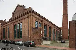 Das 1918 erbaute Kesselhaus der Wurstfabrik mit dem Schornstein